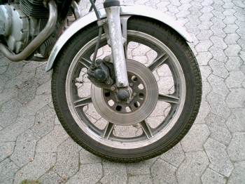 Motorrad Vorderrad - vorher